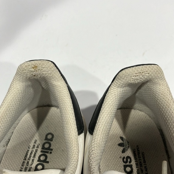 Adidas Superstar sneakers size 7.5 - Picture 10 of 10